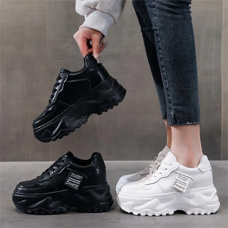 Нови дамски маратонки от естествена кожа на танкетке 8 см, бели маратонки на платформа, масивни черни, дишащи дамски ежедневни обувки на висок марка, дамски спортни обувки