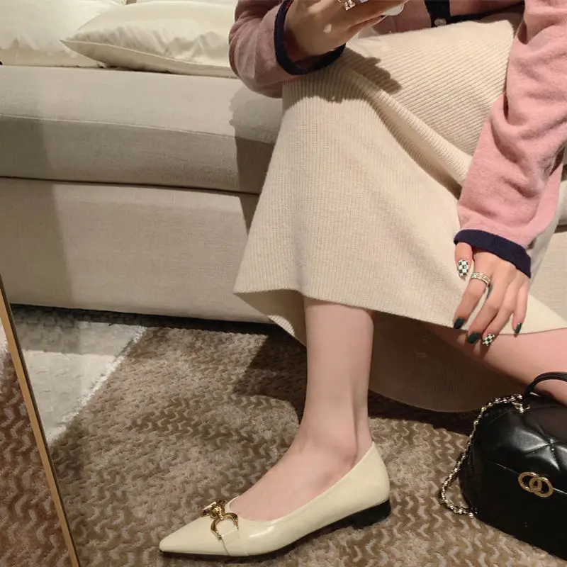 Дамски обувки на плоска подметка с остри пръсти; новост 2023 г.; фини обувки; сезон пролет-есен; женски френски обувки на плоска подметка; лоферы; луксозен дамски обувки;