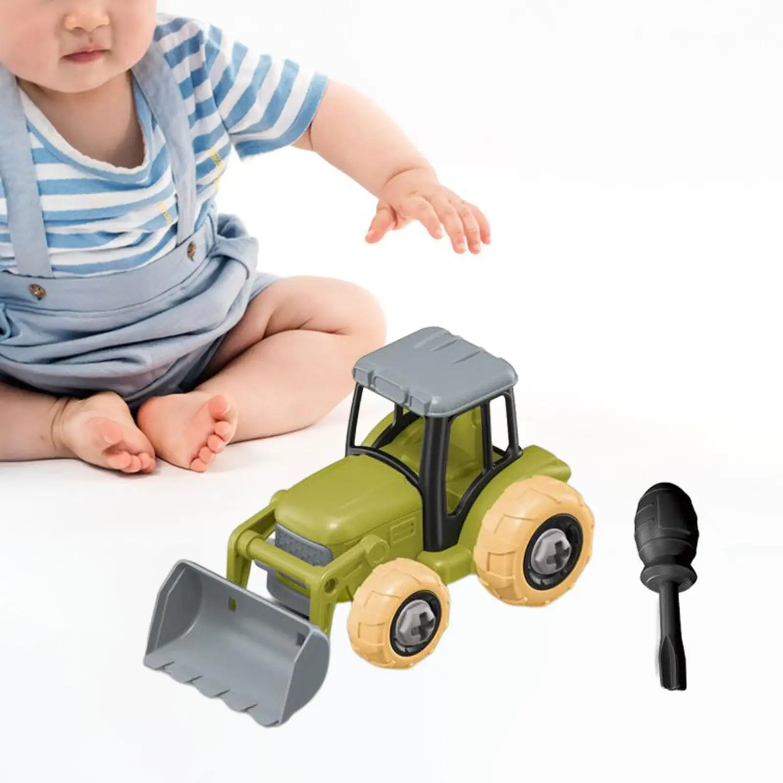 Разбиване на играчка багер с помощта на отвертка, за Строителни играчки за деца в предучилищна възраст