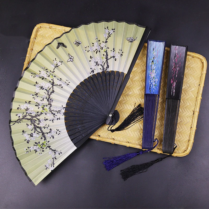 Сгъваем фен Бамбук Древен фен китайски Ръчно фен от коприна в ретро стил, Сгъваеми декоративни сгъваеми вентилатора в бамбукова рамка