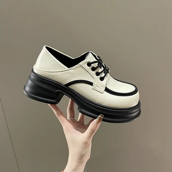Дамски обувки; колекция 2023 г.; есенни модни маратонки дантела в стил ретро; женски нескользящие маратонки на дебелите ток С сплайсингом; Дамски обувки на Среден ток; Zapatos De Mujer