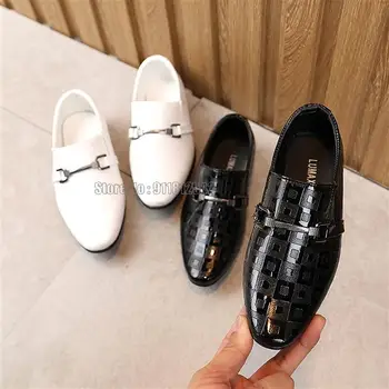 Детски кожени обувки на равна подметка за момчета среден размер с метална катарама в класически стил, с модерна бяла черна сватбени обувки за сцена