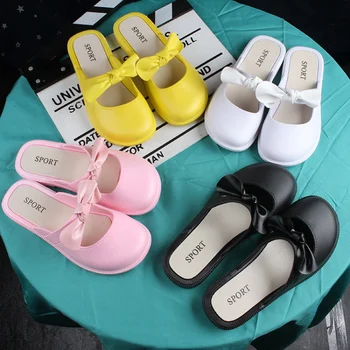 Детски летни нови чехли Baotou, модни връхни дрехи за малките момичета, обикновена сандали на равна подметка с лък наполовина