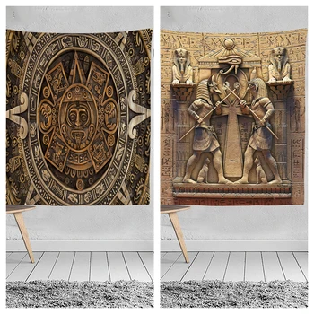 Текстурирани езически орнаменти на племето на маите и древнеегипетская митология Стените са украсени с гоблени