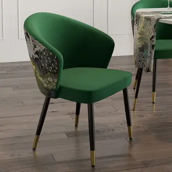 Трапезария стол-със зелена кадифена тапицерия Decorica, модерно кресло с златисто-черен подлакътник